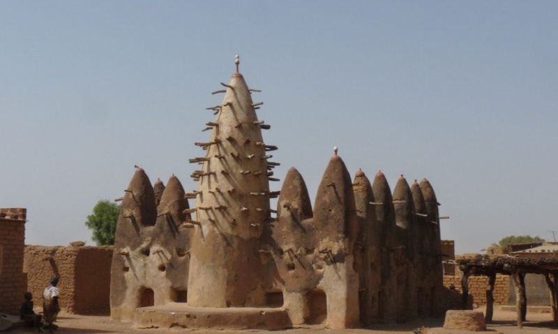 Retour aux sources : La renaissance du style architectural soudanais en Côte d'Ivoire/Mosquée Senoufo