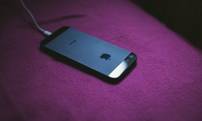 Your phone can heat up and harm your battery [UPSBatteryCenter]