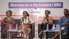 Des managers chez Nestlé en conférence sur le thème "Quel parcours de la jeune fille en milieu scolaire pour une insertion professionnelle réussie ? Cas des femmes de Nestlé Cote d'Ivoire”
