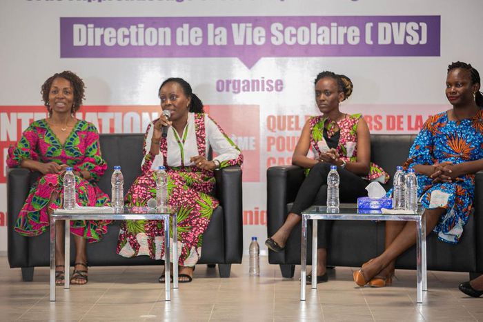 Des managers chez Nestlé en conférence sur le thème "Quel parcours de la jeune fille en milieu scolaire pour une insertion professionnelle réussie ? Cas des femmes de Nestlé Cote d'Ivoire”