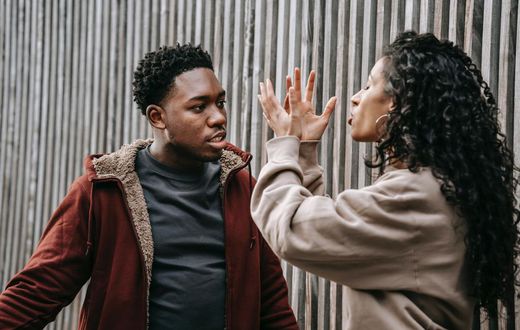 Un couple en pleine dispute