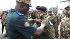 Décoration des soldats ivoiriens