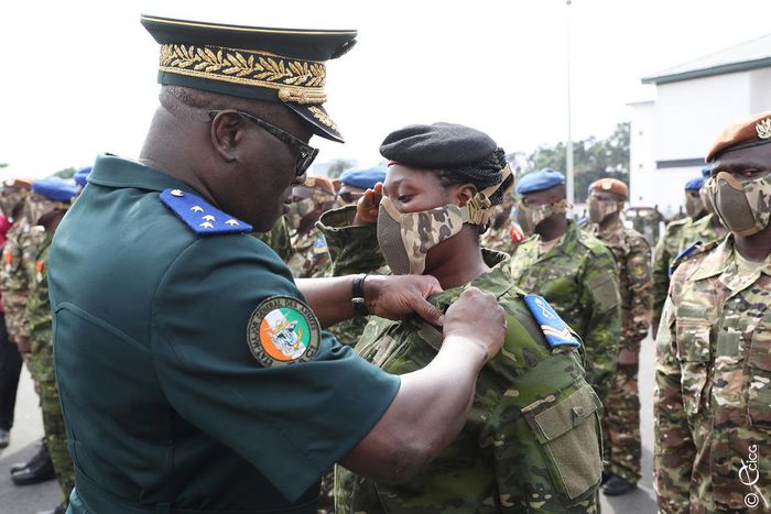 Décoration des soldats ivoiriens