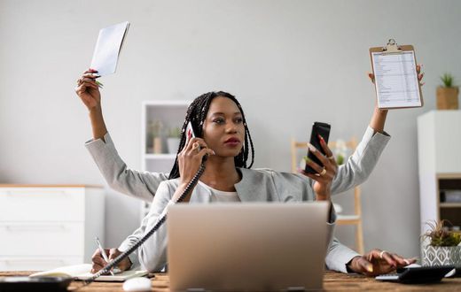 Millennial project manager Kendall McGill said she feels uncomfortable having just one job in the current economy.AndreyPopov/Getty Images