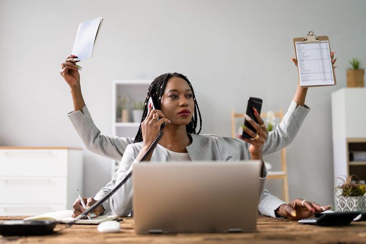 Millennial project manager Kendall McGill said she feels uncomfortable having just one job in the current economy.AndreyPopov/Getty Images