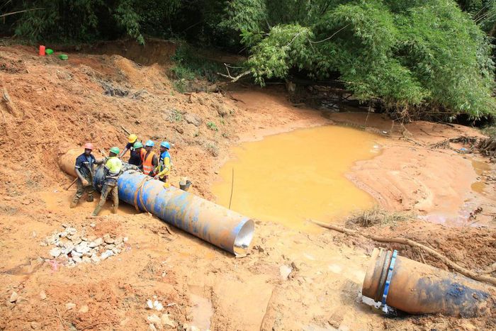 Tuyaux de la SODECI fractionné