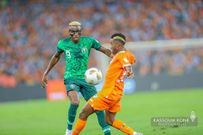 Jeu entre Osimhen et Adingra/Kassoum Koné