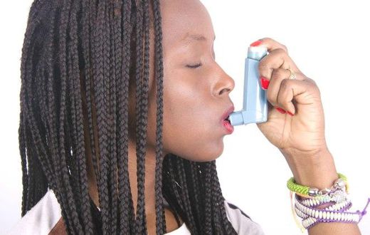 Une personne faisant de l'asthme