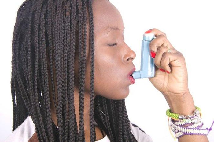 Une personne faisant de l'asthme