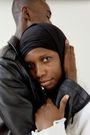 Une accolade entre amoureux