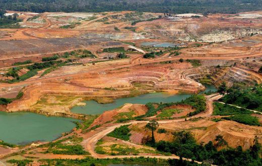 Vue aérienne de la mine d'or d'Ity