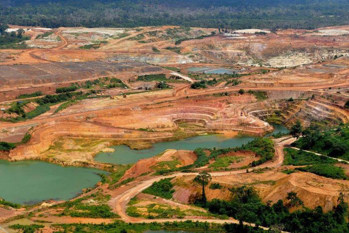 Vue aérienne de la mine d'or d'Ity