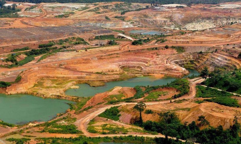 Vue aérienne de la mine d'or d'Ity