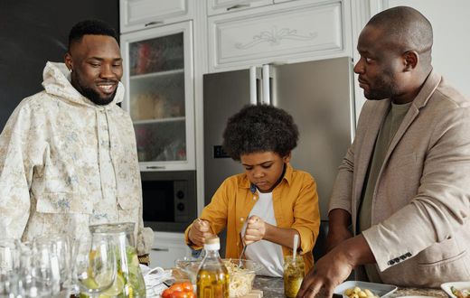 Cuisine avec son garçon