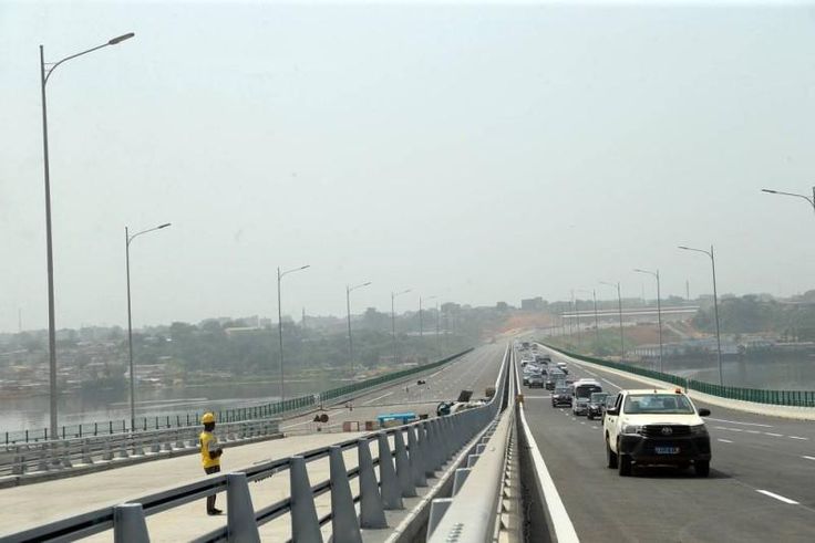 Le 4e pont partiellement ouvert