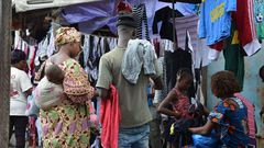 La friperie à Abidjan, marché de Belleville