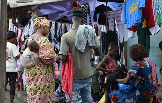 La friperie à Abidjan, marché de Belleville