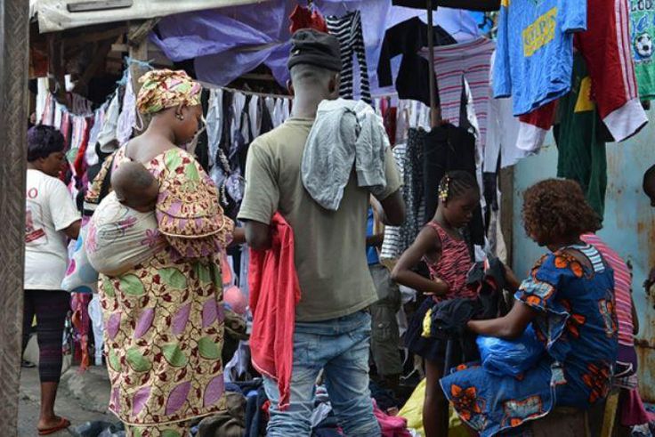 La friperie à Abidjan, marché de Belleville