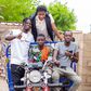 Aicha Trembler offre une maison pour sa mère et un tricycle pour son frère