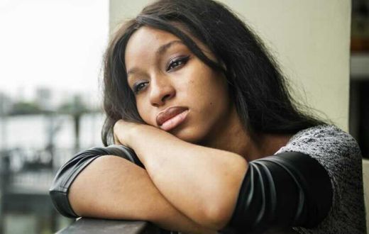 Une personne pensive