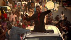 Youssou N'Dour de retour au Senegal après avoir remporté le Grammy