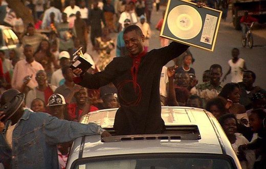 Youssou N'Dour de retour au Senegal après avoir remporté le Grammy