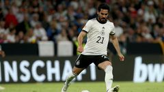 Pour leur match face à l'Angleterre, lkay Guendogan et le reste de la sélection allemande arborait un maillot dépourvu des traditionnelles 4 étoiles de champion du monde puisqu'il s'agissait du maillot de l'équipe féminine avec ses deux étoiles.