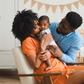 Un couple avec son bébé
