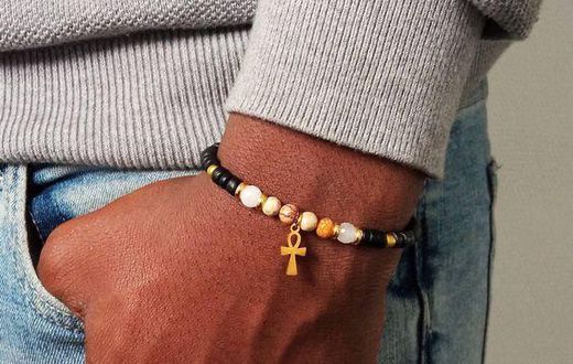 Bracelet avec un pendentif croix ankh