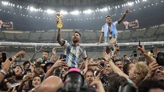Messi with the World Cup trophy (Imago/Agencia EFE)