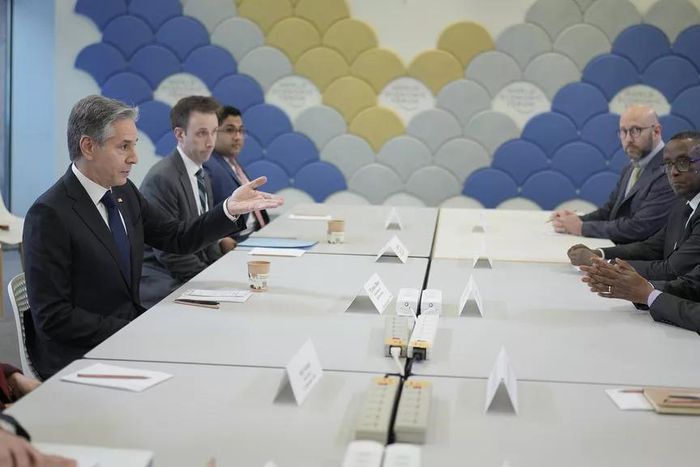 Le secrétaire d'État américain Antony Blinken avec le président rwandais Paul Kagame lors du Forum économique mondial à Davos, en Suisse, le 16 janvier 2024