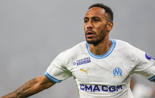 Le Logo de Sublime Côte d'Ivoire sur le maillot du joueur Aubameyang à l'Olympique de Marseille