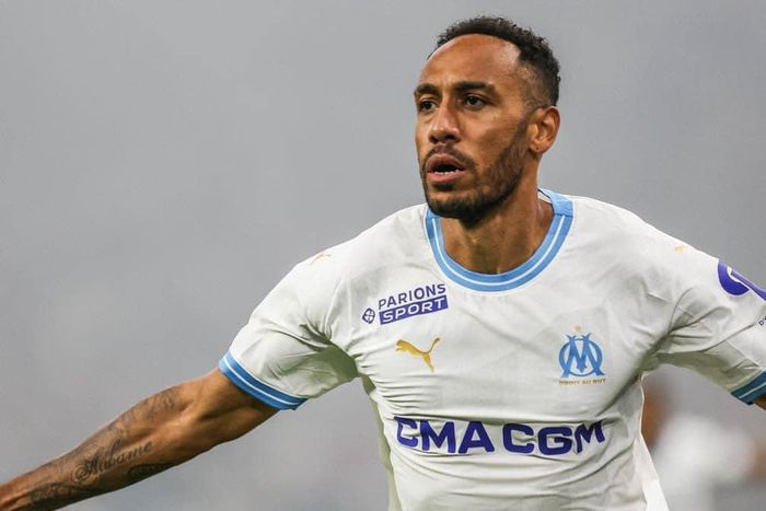 Le Logo de Sublime Côte d'Ivoire sur le maillot du joueur Aubameyang à l'Olympique de Marseille