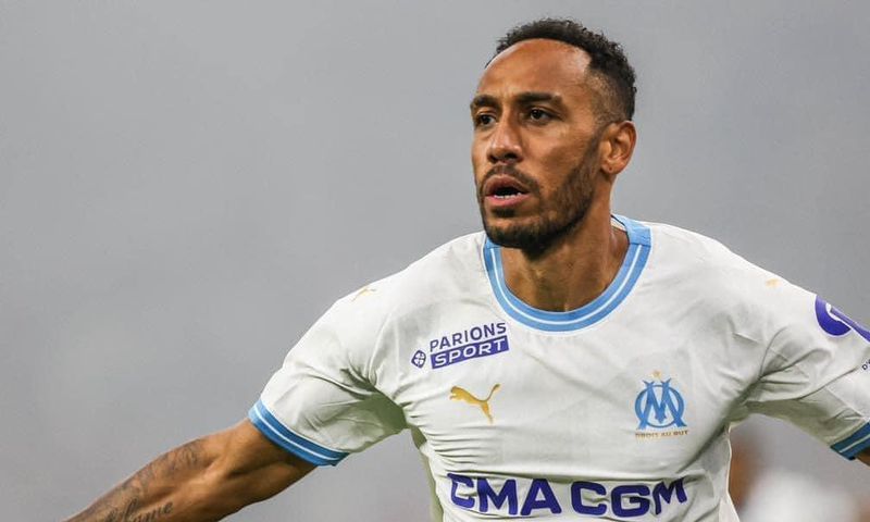 Le Logo de Sublime Côte d'Ivoire sur le maillot du joueur Aubameyang à l'Olympique de Marseille