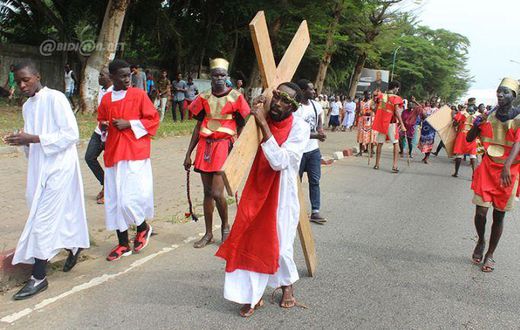 Le chemin de croix à Abidjan