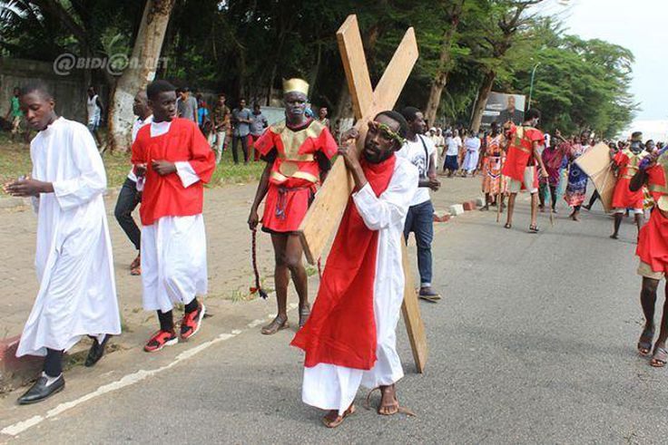 Le chemin de croix à Abidjan