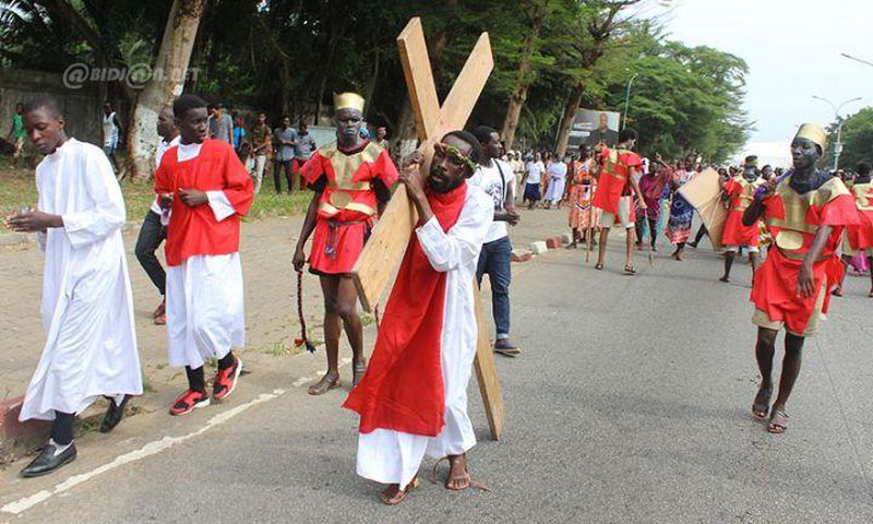 Le chemin de croix à Abidjan