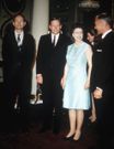 La reine Elisabeth II et les astronautes qui ont été les premiers sur la lune/HULTON ARCHIVE//GETTY IMAGES
