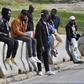 Des ressortissants ivoiriens patientent devant l'ambassade de Côte d'Ivoire à Tunis, le 24 février 2023