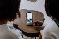 Scroll sur l'application TikTok/cottonbro studio