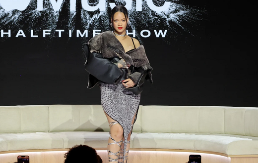 Rihanna en conférence de presse pour le Super Bowl LVII Halftime Show / Mike Coppola/Getty Images