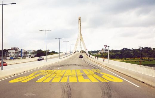 Spinners sur le 5e pont d'Abidjan