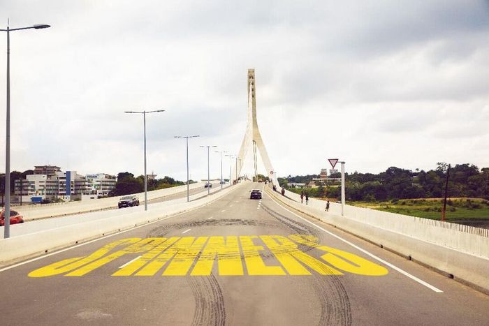 Spinners sur le 5e pont d'Abidjan