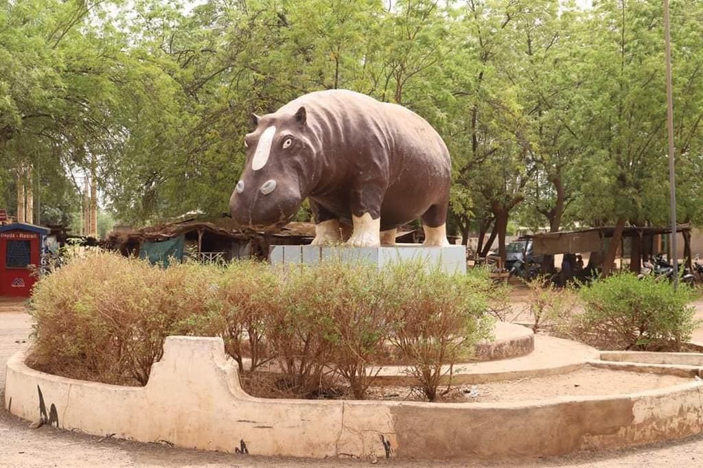 Monument à l'honneur de Mali Sadio