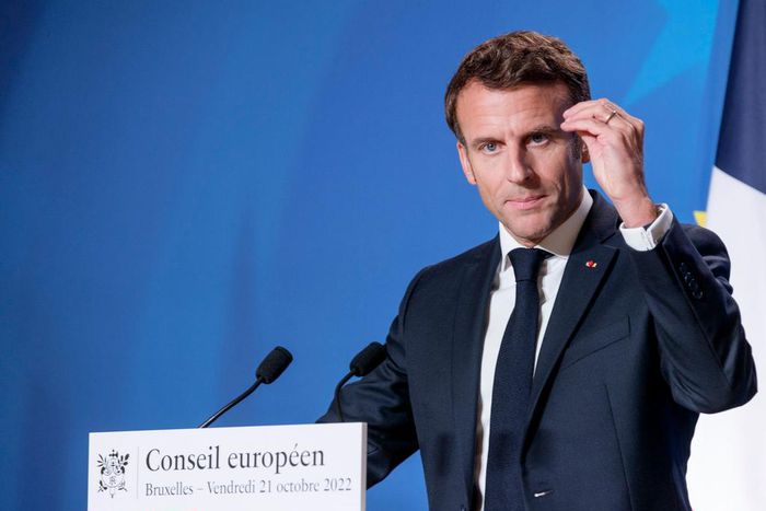 France's Emmanuel Macron: 5 feet, 7 inches (173 cm)