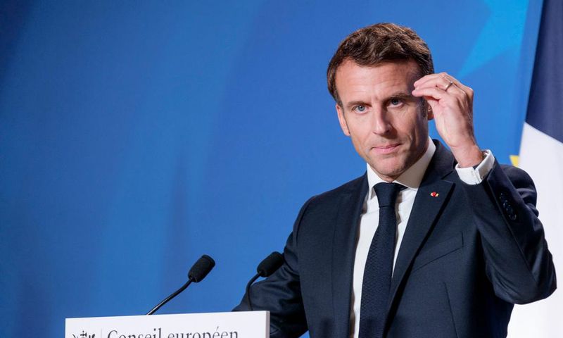 France's Emmanuel Macron: 5 feet, 7 inches (173 cm)