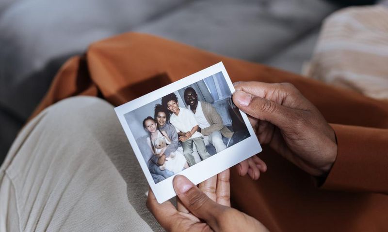 Une photo souvenir / Ron Lach