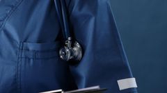 Docteur en blouse bleue - Cottonbro Studio