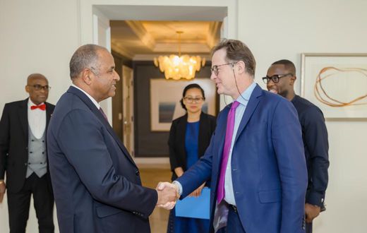 Patrick Achi, Premier Ministre ivoirien et Nick Clegg, Président des affaires globales de l’entreprise Meta
