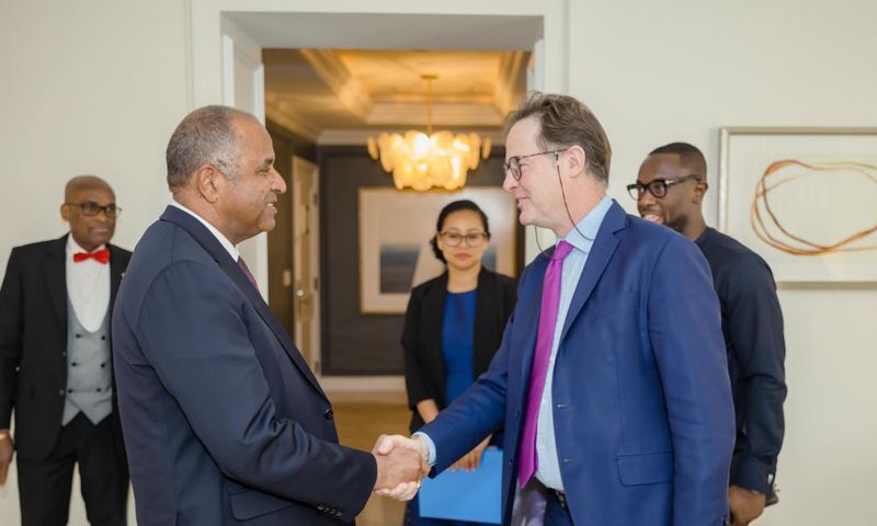 Patrick Achi, Premier Ministre ivoirien et Nick Clegg, Président des affaires globales de l’entreprise Meta
